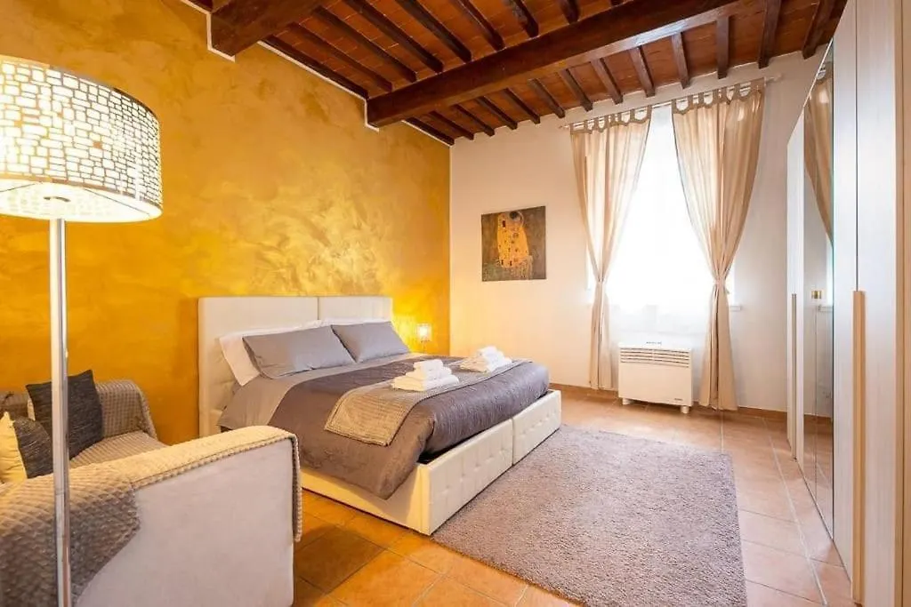 Santa Rosa Apartment - Oltrarno Florence Italy